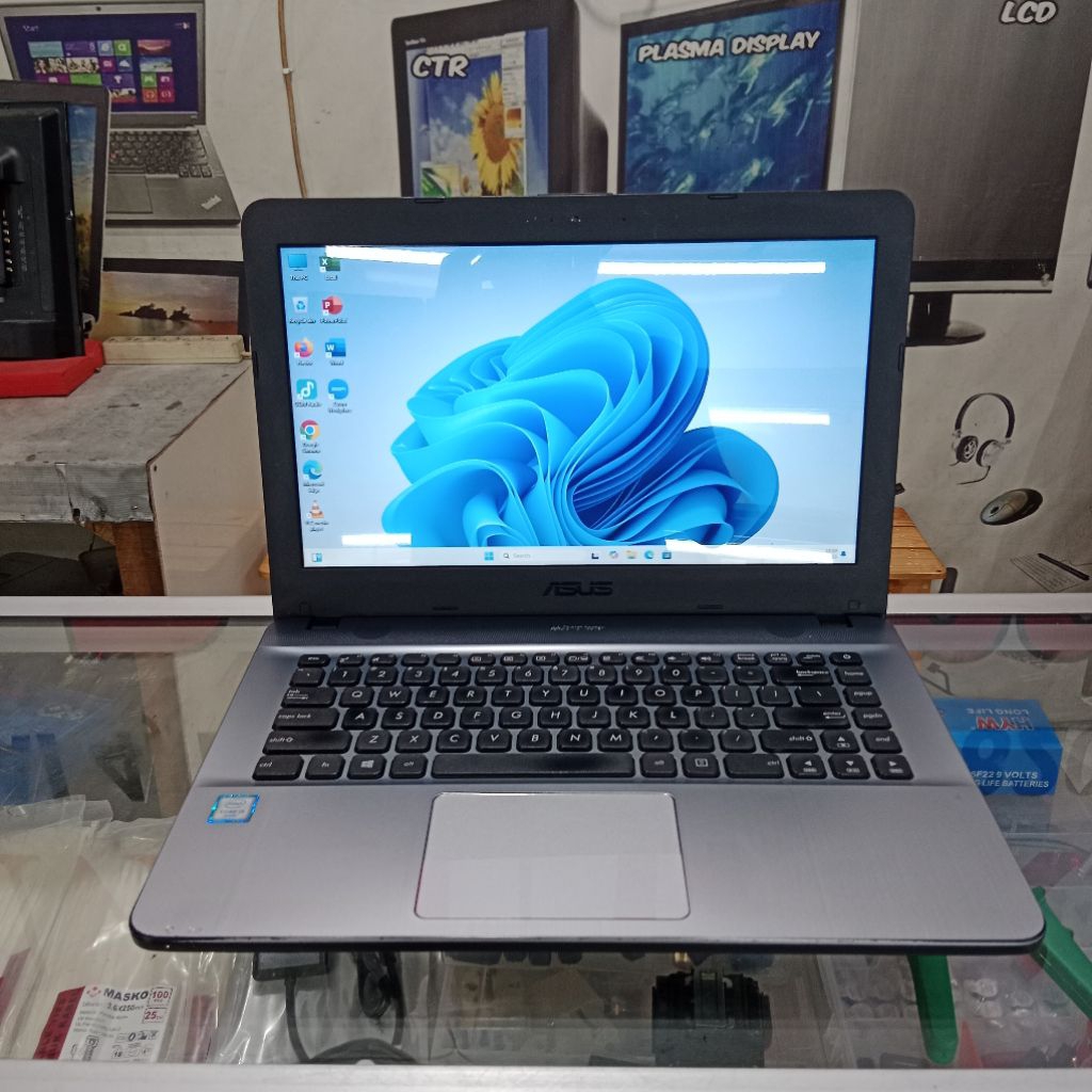 Laptop Asus X441U intel core i3-6006U Ram 8GB /ssd 256GB windows. 11