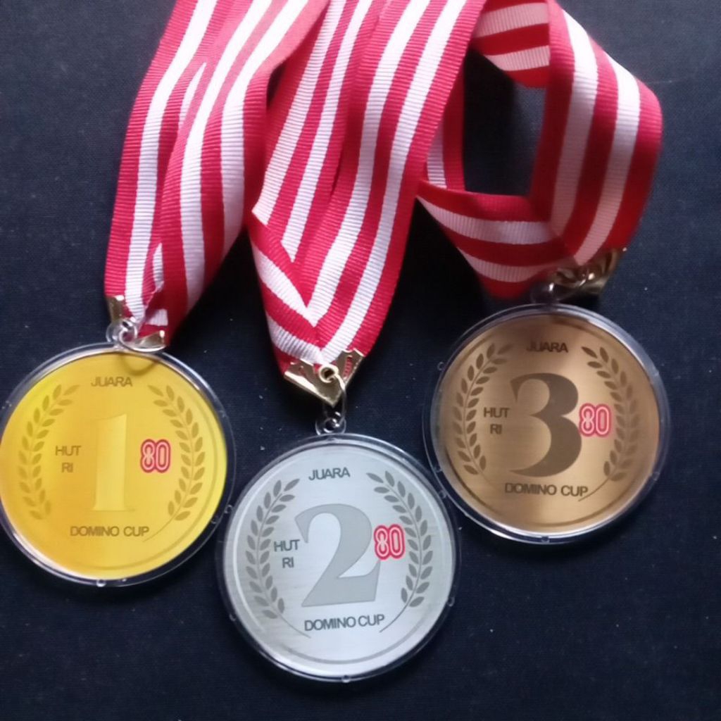 Medali kejuaraan/lomba akrilik