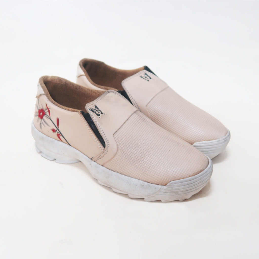 Sepatu Sport Armod Wanita Minimalis Modern