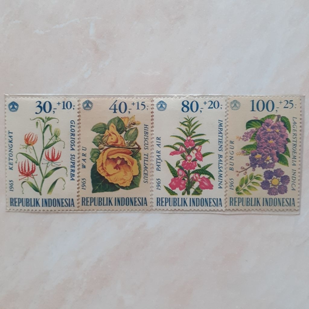 

(A) Perangko Indonesia Bunga Seri 1 Tahun 1965 set lengkap 4pcs