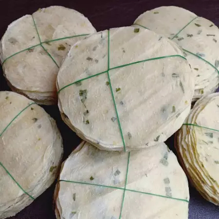 

Cemilan khas Minang Tanpa Pengawet Opak Padang