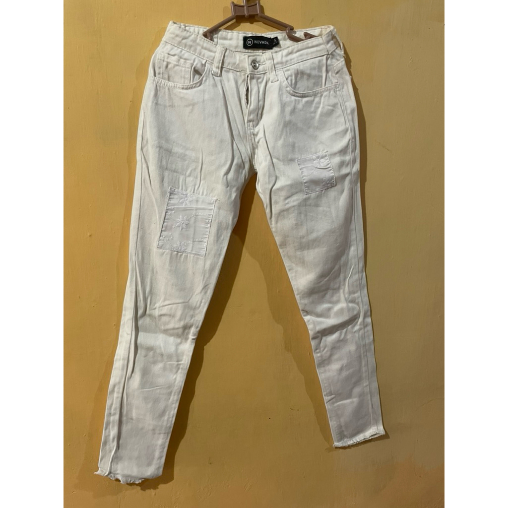 jeans wanita putih