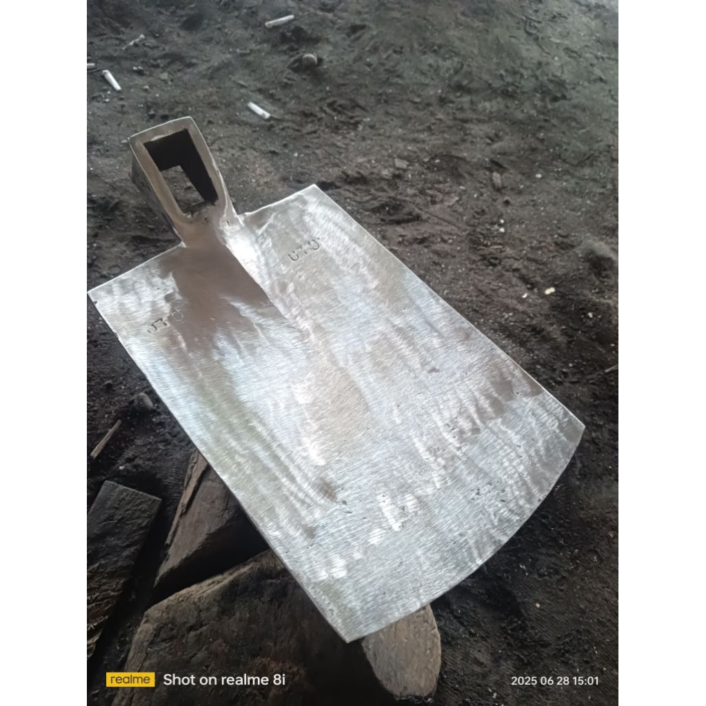 Cangkul baja isen tebal dan anti lengket