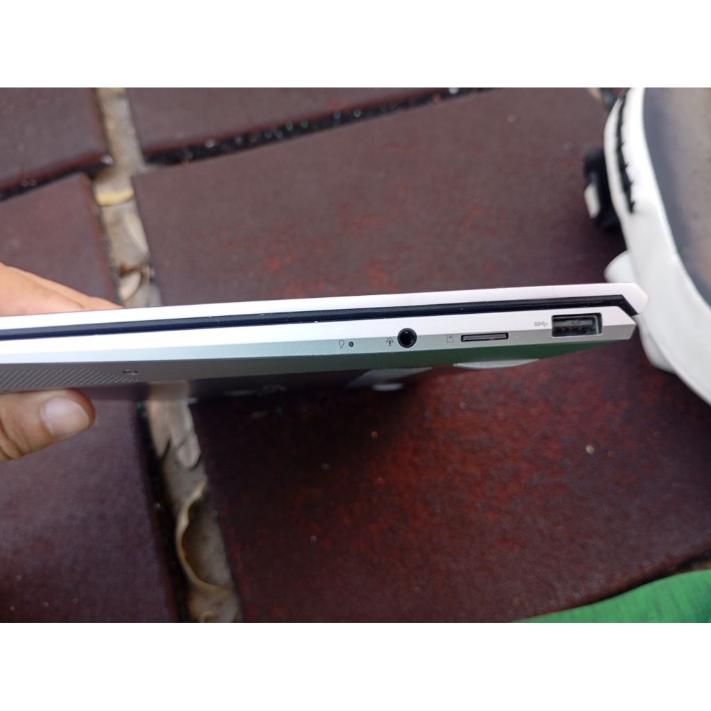 Asus Zenbook Ryzen 5