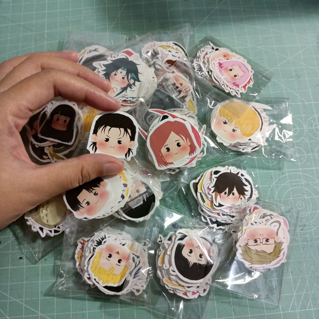 

(STOK TERAKHIR/RANDOM) STICKER ANIME ANTI AIR KARAKTER CHIBI HAIKYUU JUJUTSU KAISEN HUNTERXHUNTER AOT