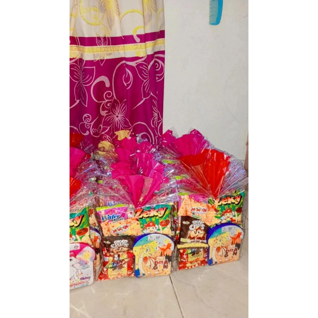 

paket snack ulangtahun plus tempat makan / bingkisan ulang tahun / godiebag ulang tahun / souvenir anak