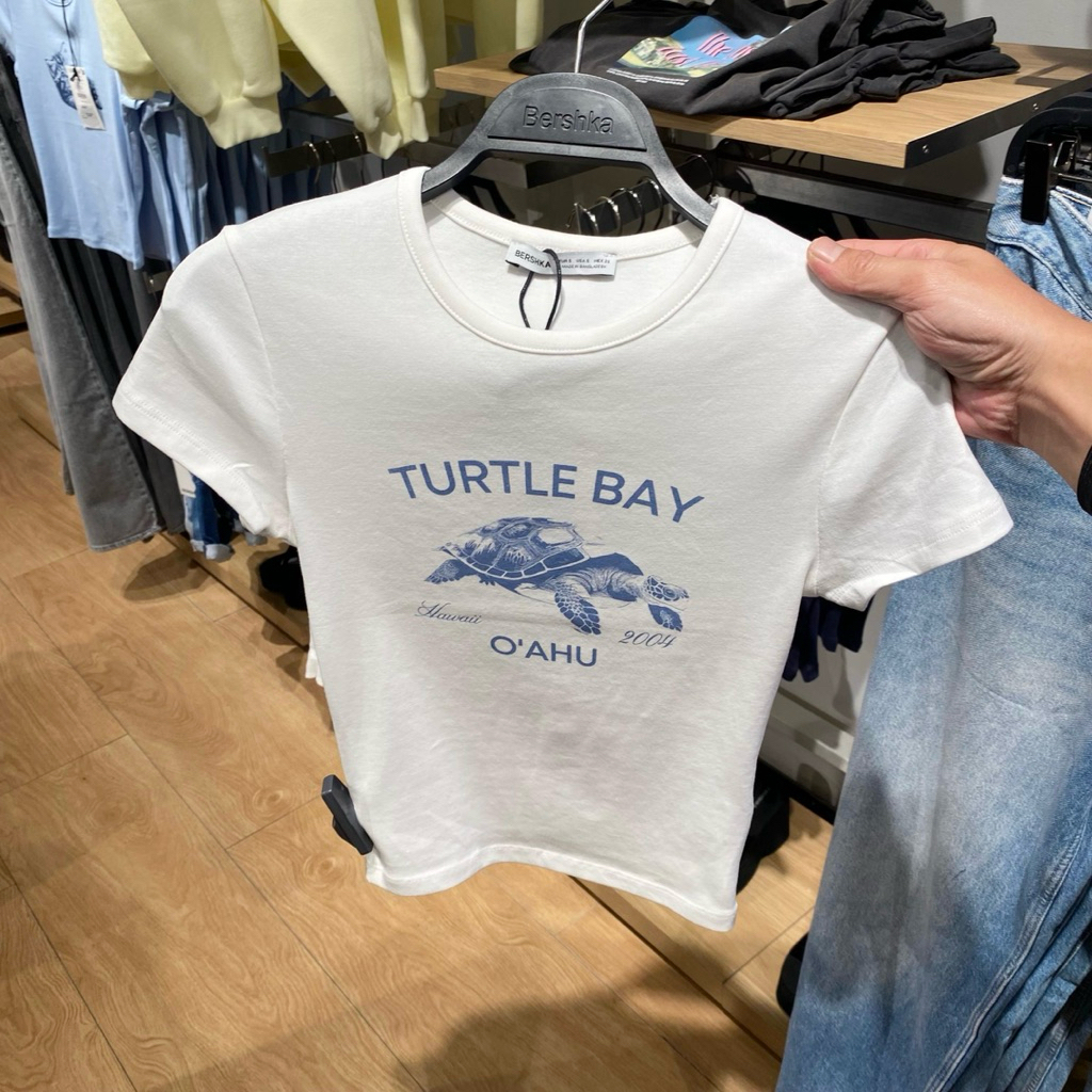 Jastip. Tshirt Crop Bershka (Woman)