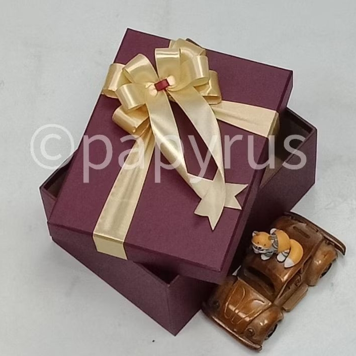 

PAPYRUS 15x20 Tinggi 8cm Kotak Kado Gift Box Hardbox Hampers V1