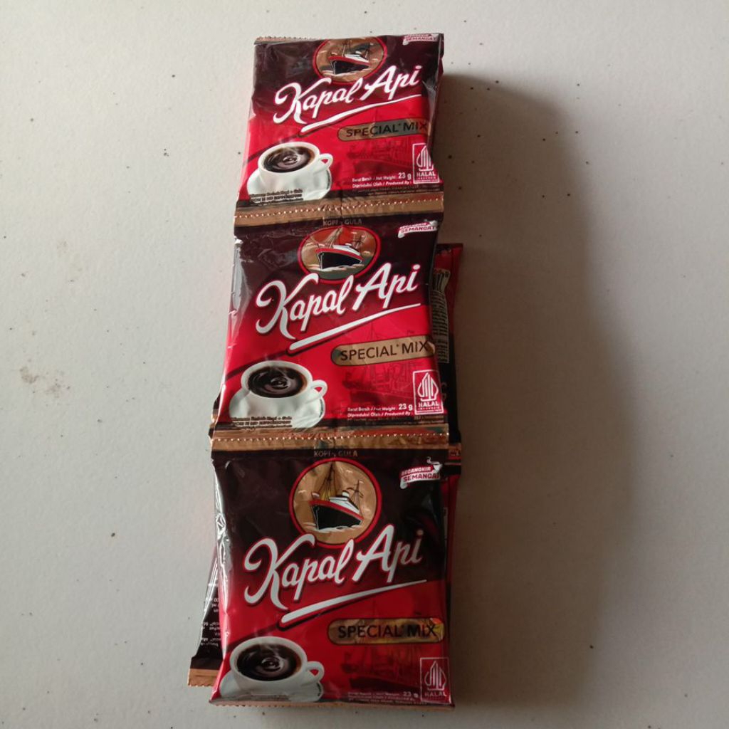 

kopikapal api 1renteng isi 10 sachet spicial mix