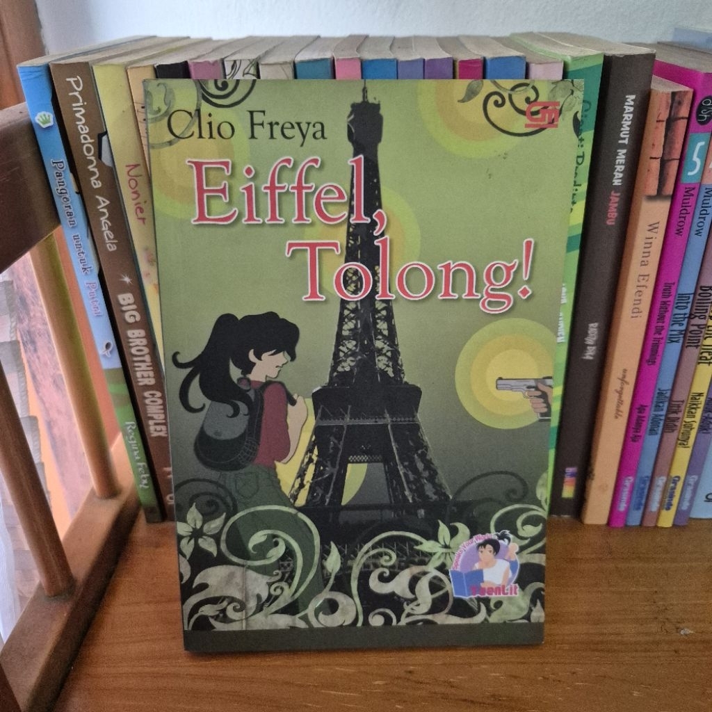 Eiffel, Tolong by Clio Freya novel preloved original teenlit