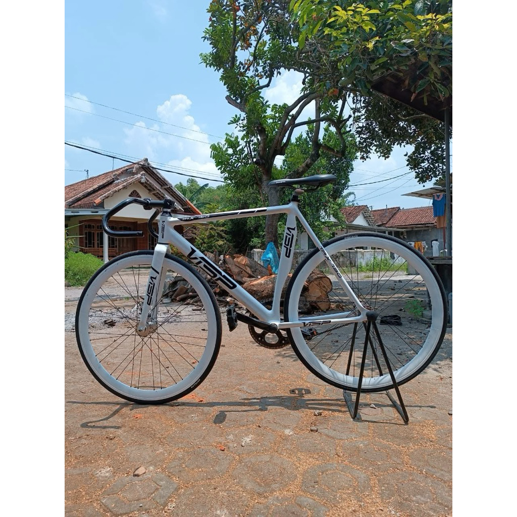 Sepeda fixie VISP putih velg putih