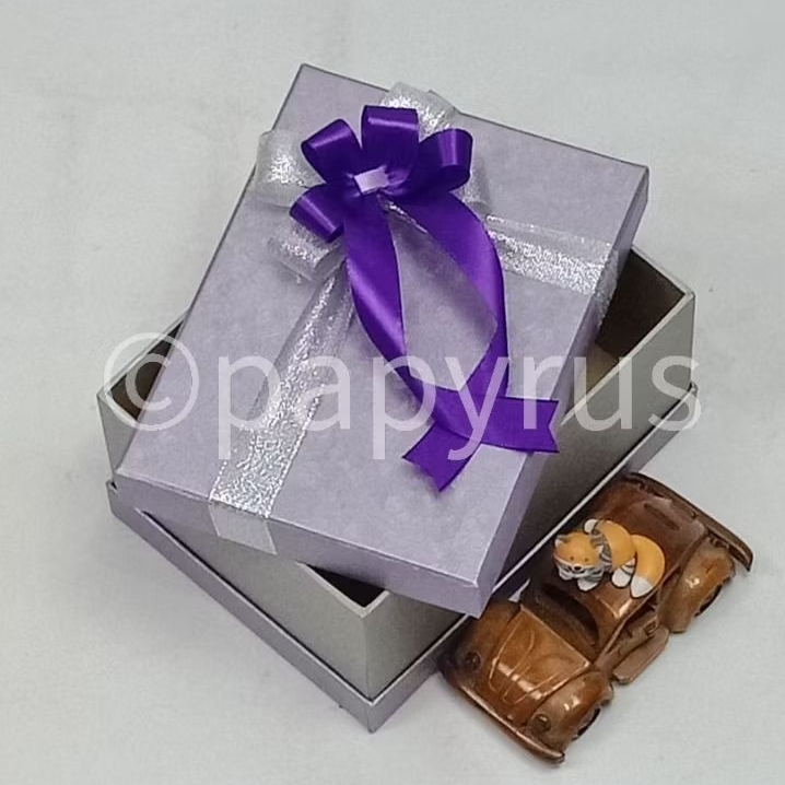 

PAPYRUS Sandwich 15x20 Tinggi 8cm Kotak Kado Gift Box Hardbox Hampers V3