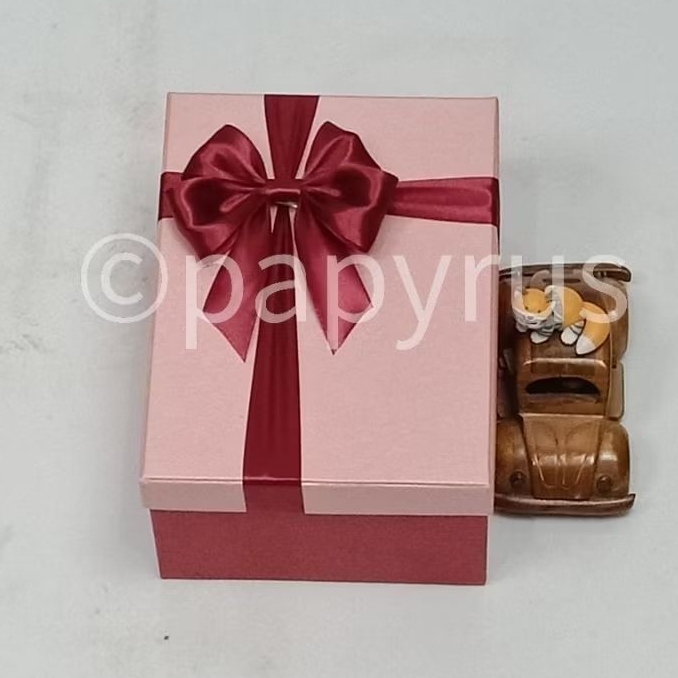 

PAPYRUS Kombinasi 15x20 Tinggi 10cm Kotak Kado Gift Box Hardbox Hampers Hadiah V3