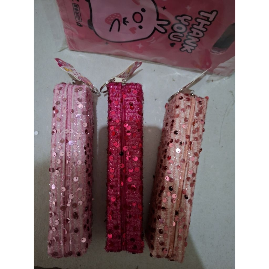 

kotak pensil atau tempat make up