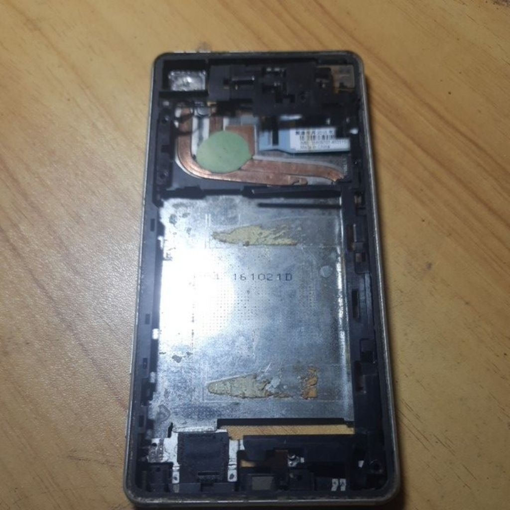 frame sony experia x performance ori cabutan,,lecet" pinggirnya