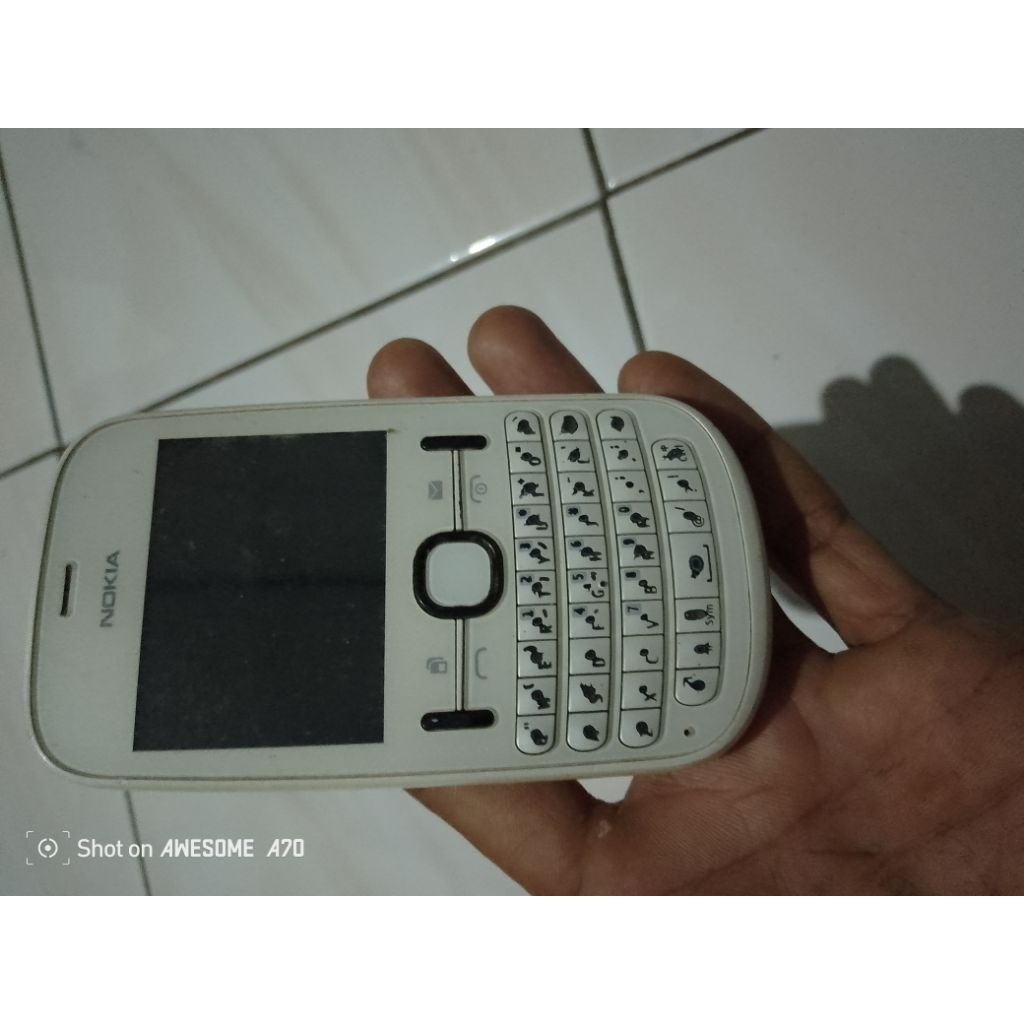 Nokia asha 200 bahan