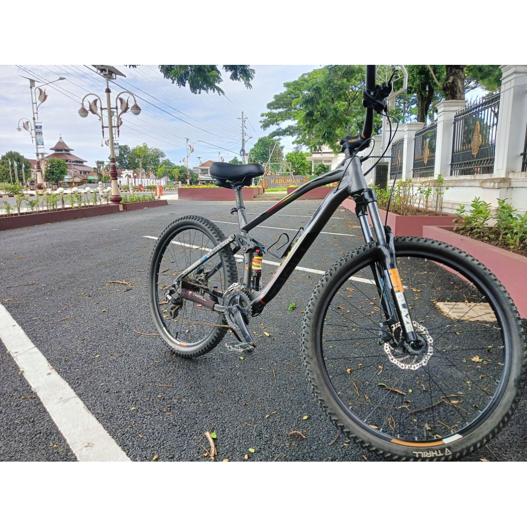 Sepeda Thrill Fervent 3.0