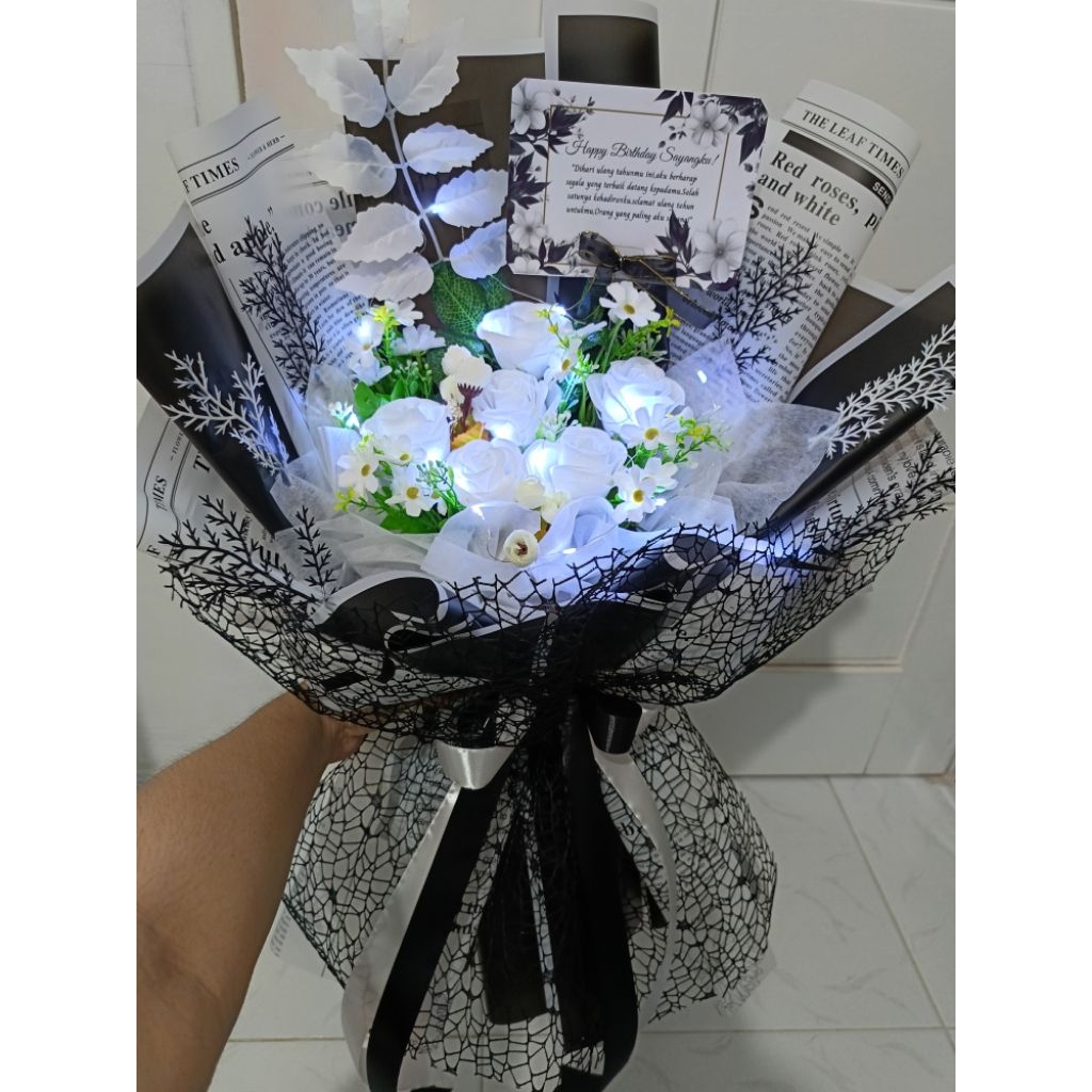 

BUKET ULTAH / BUKET VALENTINE / BUKET WISUDA / BUKET COWO / BUKET ANNIVERSARY / GIFT / KADO / HANPERS / BUKET BUNGA / BUNGA
