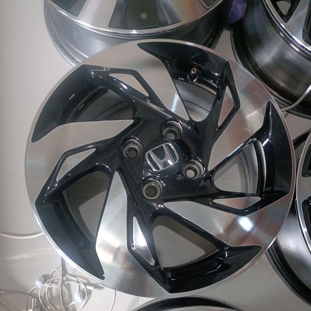 velg pelek original oem Honda Mobilio RS ring 15 2015 cocok untuk semua tipe mobilio dan untuk upgra