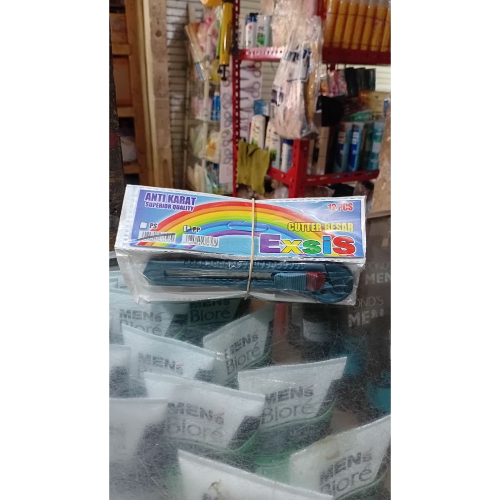 

Pisau cutter/ lading katar (ukuran besar) 1 ray isi 12 pcs