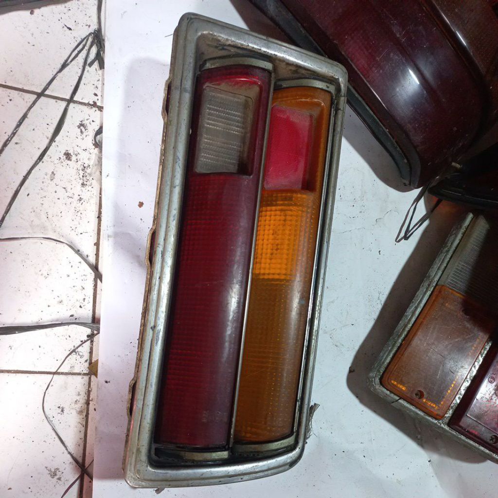 STOP LAMP LAMPU BELAKANG KANAN TOYOTA CORONA 1974  ORIGINAL