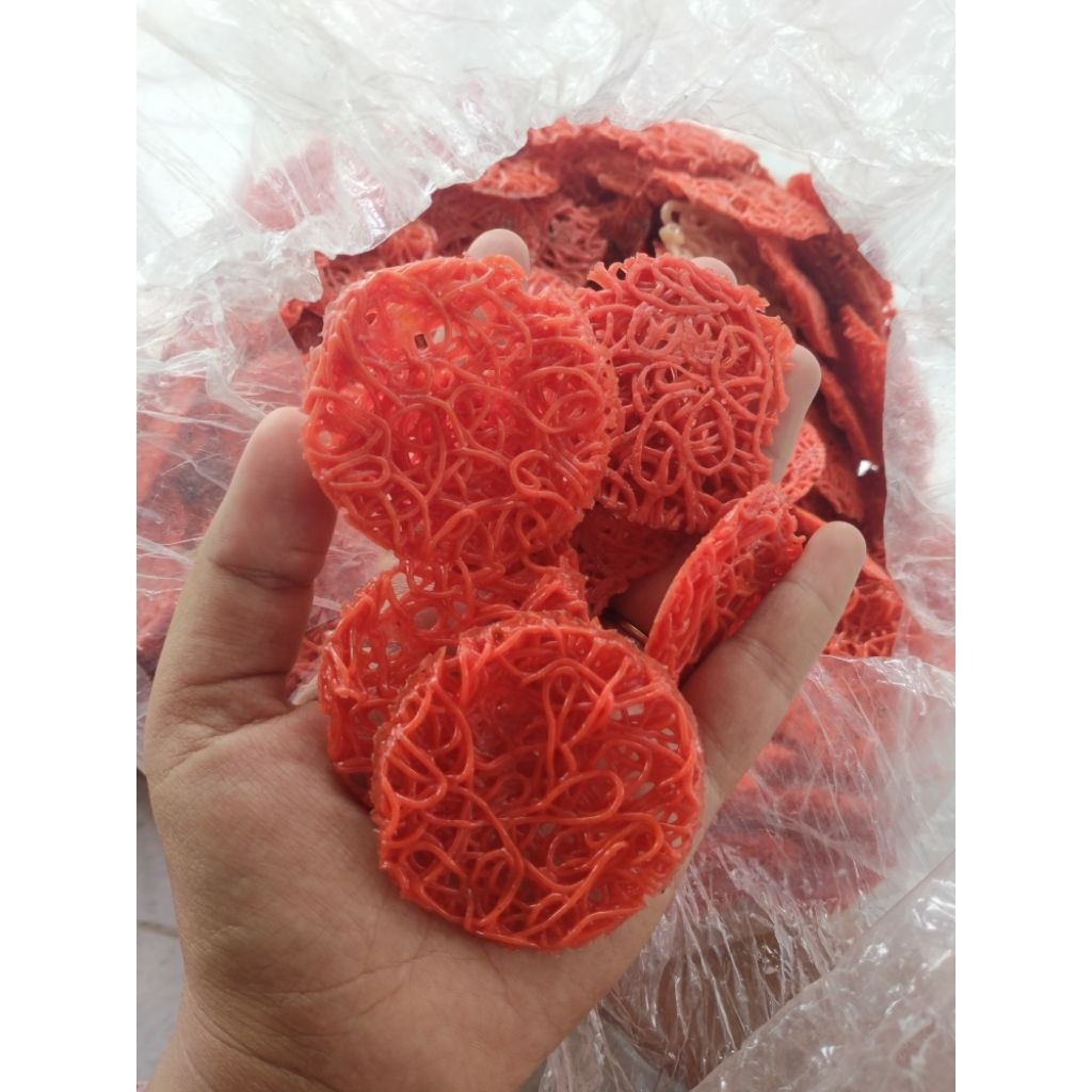 

Kerupuk bawang oren gurih renyah mengembang