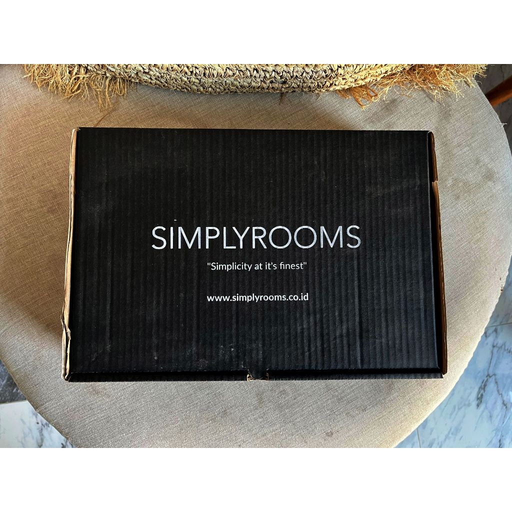 

Simplyrooms Box Packaging Kado