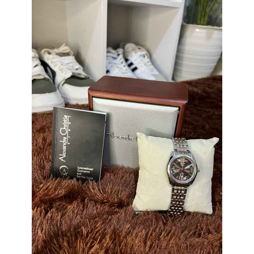 Alexandre Christie (AC) second wanita