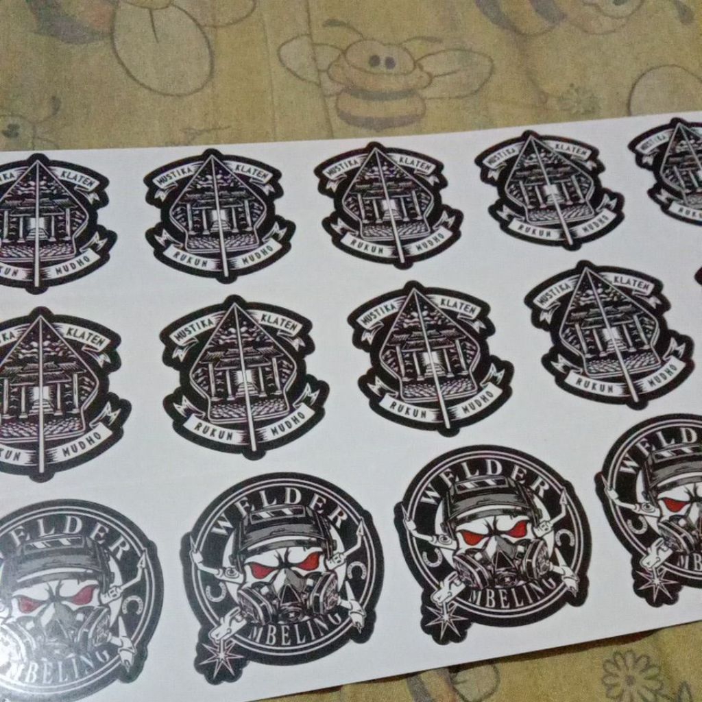 CETAK STIKER VINYL GLOSSY A3+ (CETAK & CUTTING)