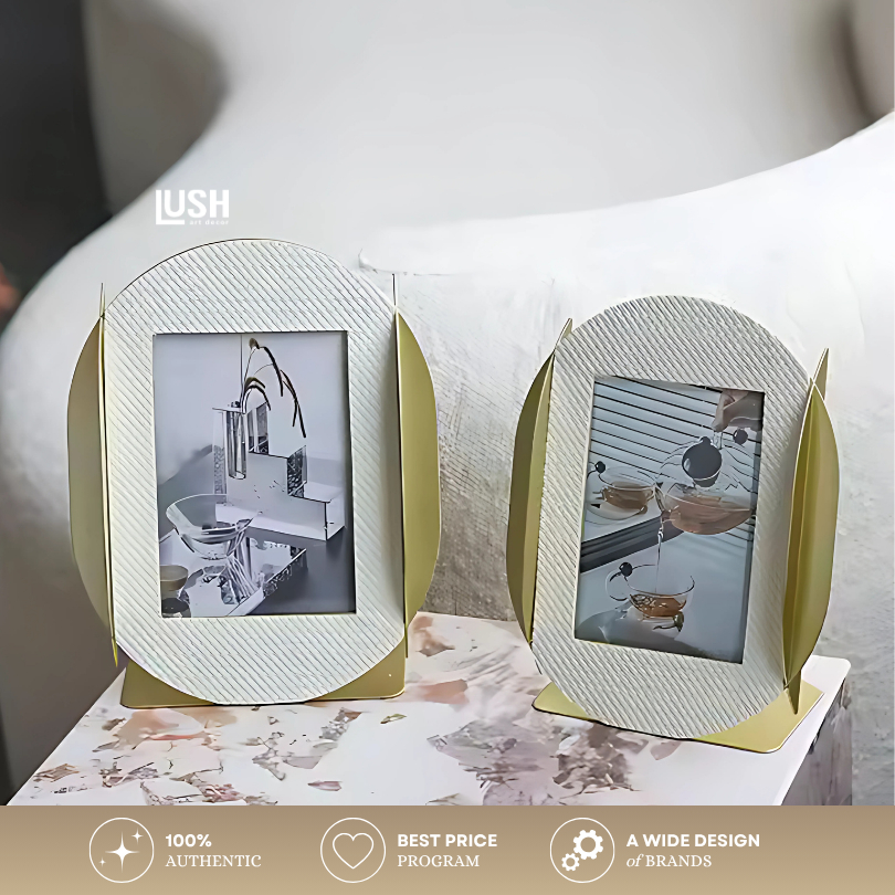 LUSH - Oval Gold Rim Leather Print Picture Frame 4 by 6 inches / Bingkai Foto / Bingkai