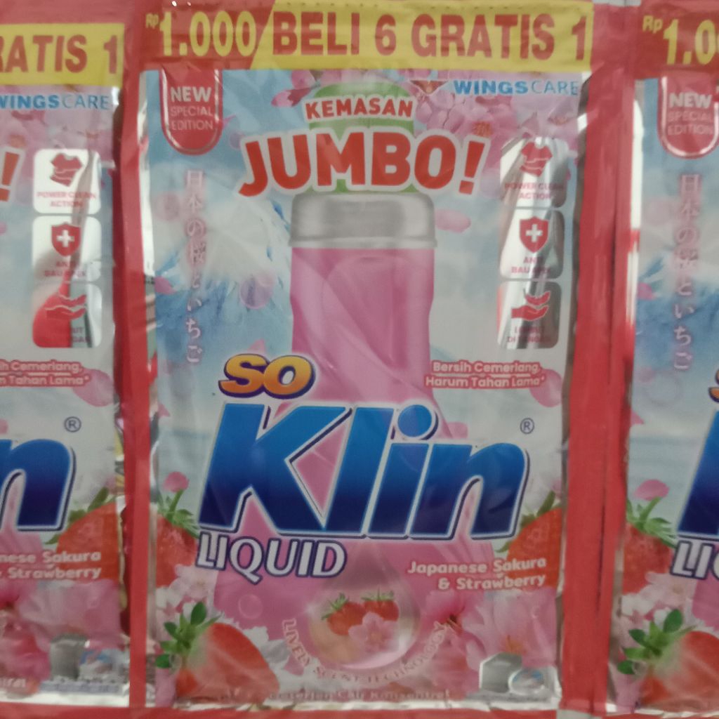 56 SASET SOKLIN LIQUID JUMBO 1000 JAPANESE SAKURA & STRAWBERRY (DETERJEN)