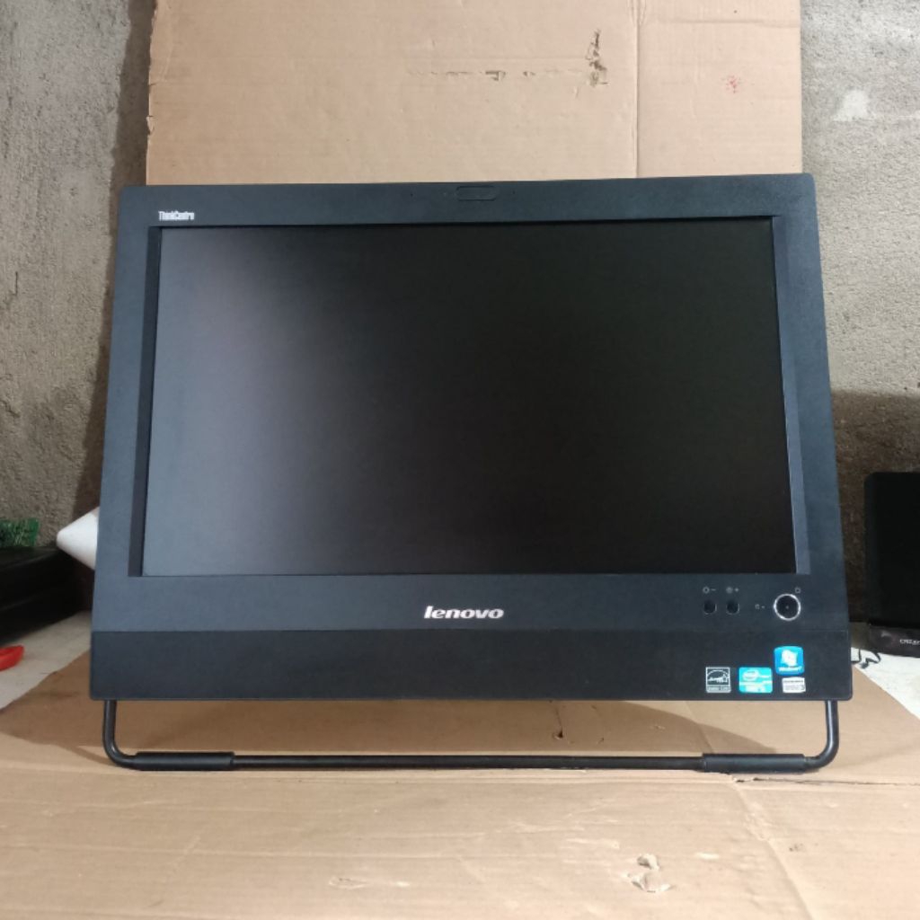 All in One Lenovo Core i7 RAM 8GB SSD 256GB 20 INCH