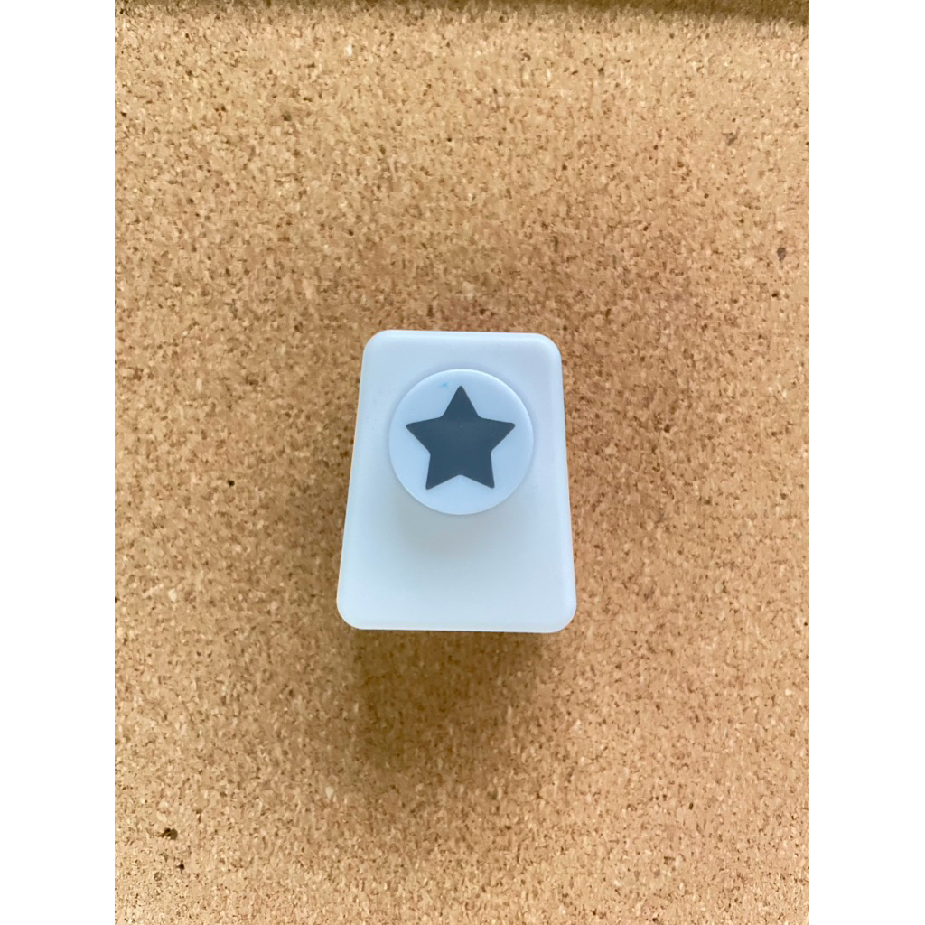 

| Preloved Star Paper Punch Daiso Japan Official | Star shaped ver | Craft Art Material Cutter Cutecore Juminocore journal Sale Murah |
