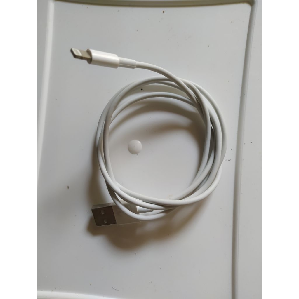 kabel cas iphone usb to lightning ori ada logo