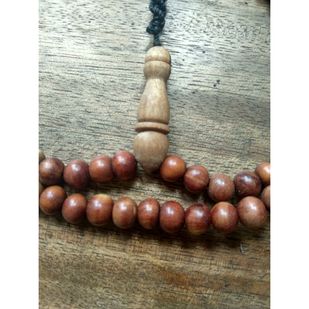 Tasbih kayu Cemara Merah Wangi