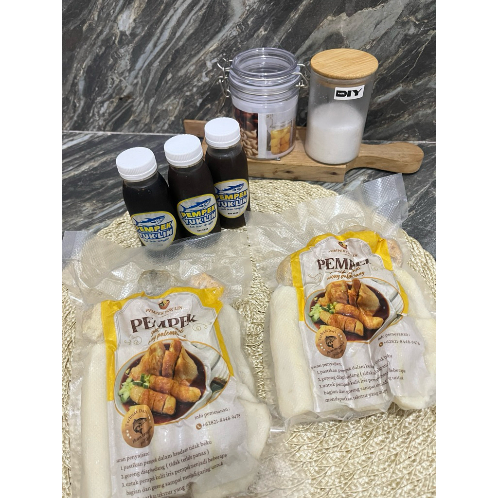 

Pempek adaan // pempek asli palembang // pempek paket isi 10 // pempek asli ikan tenggiri