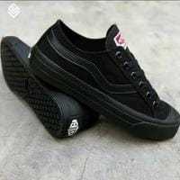 Sepatu Casual Sekolah Hitam Polos Unisex Ventela Publick Low All Black Sneakers Hitam Putih