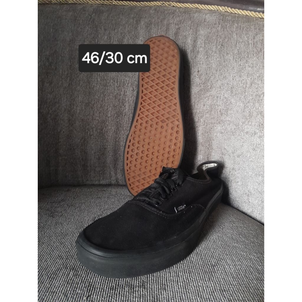 sepatu low hitam size 46