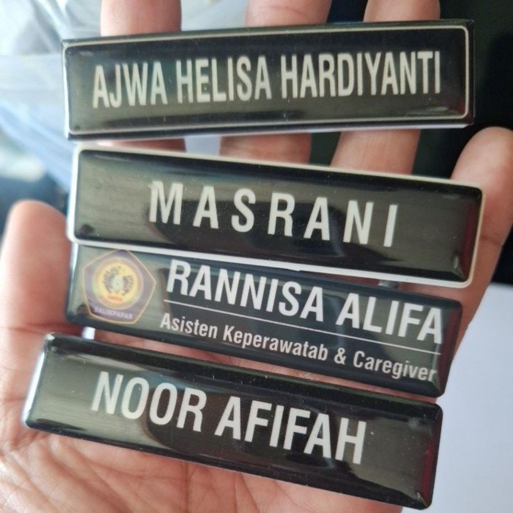 

Name tag / Papan Nama Dada BAHAN AKRILIK RESIN Peniti dan Magnet