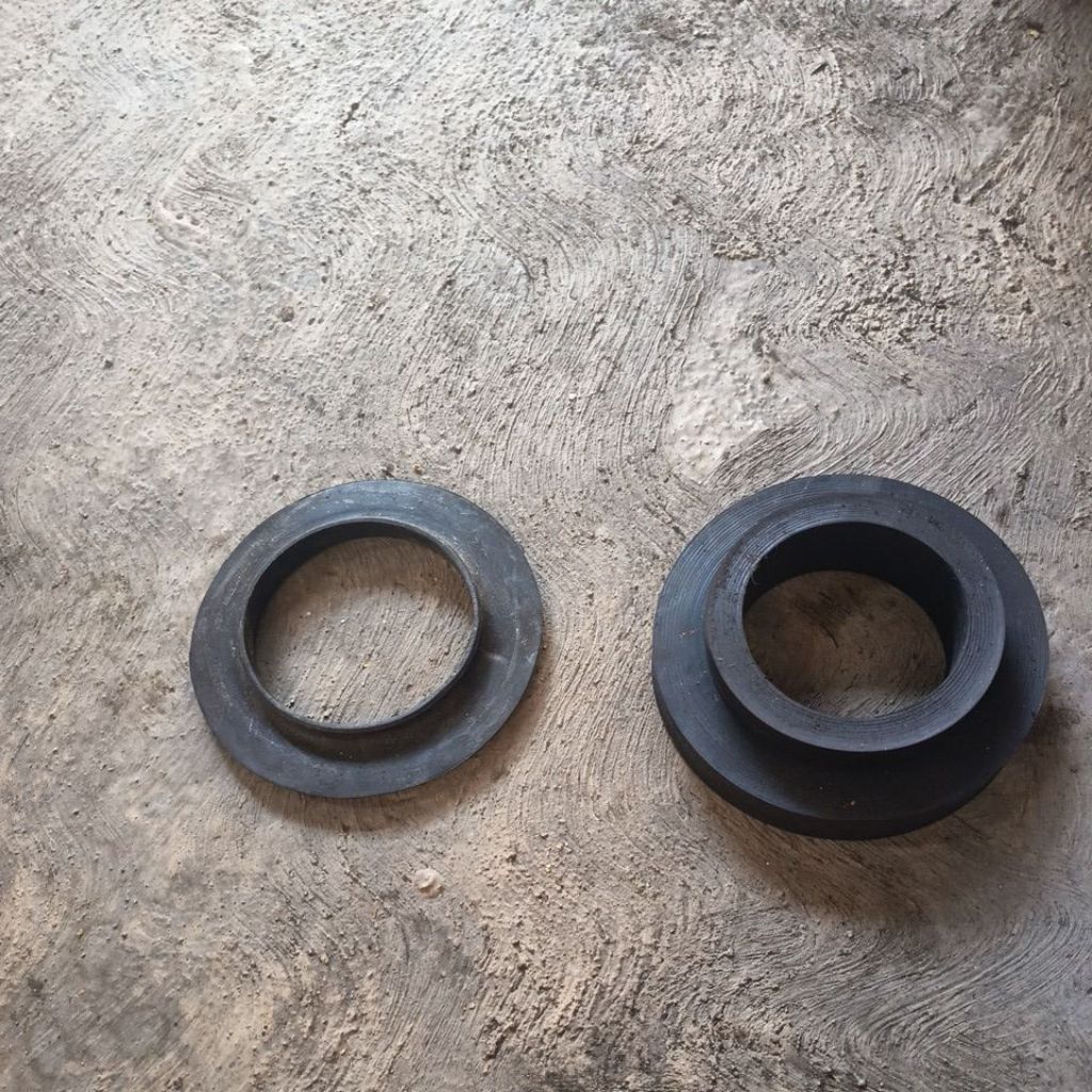 karet dudukan/peninggi per depan atas wuling confero