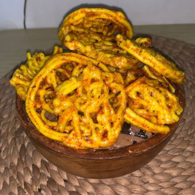 

KERUPUK MIE BANTAT PEDAS DAUN JERUK 100 GR