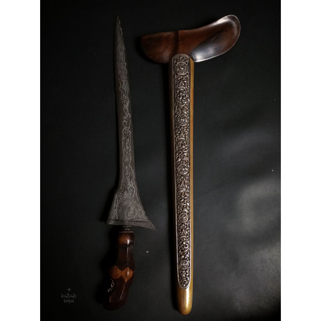 keris sepuh dapur kebo lajer tangguh pajajaran, pamor triwarna, kulbuntet, tirto tumrtes, kulit sema