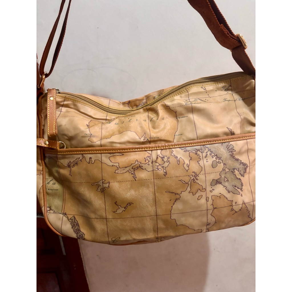 sling bag peta alviero martini