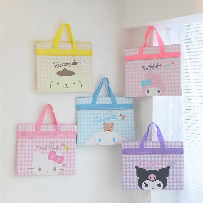 

Tas Map Sanrio Karakter Tas Buku Anak Hand Bag File Folder A4 Tas Sekolah Tas Ngaji Kuromi My Melodi Badtzmaru Basic Motif Kotak-kotak