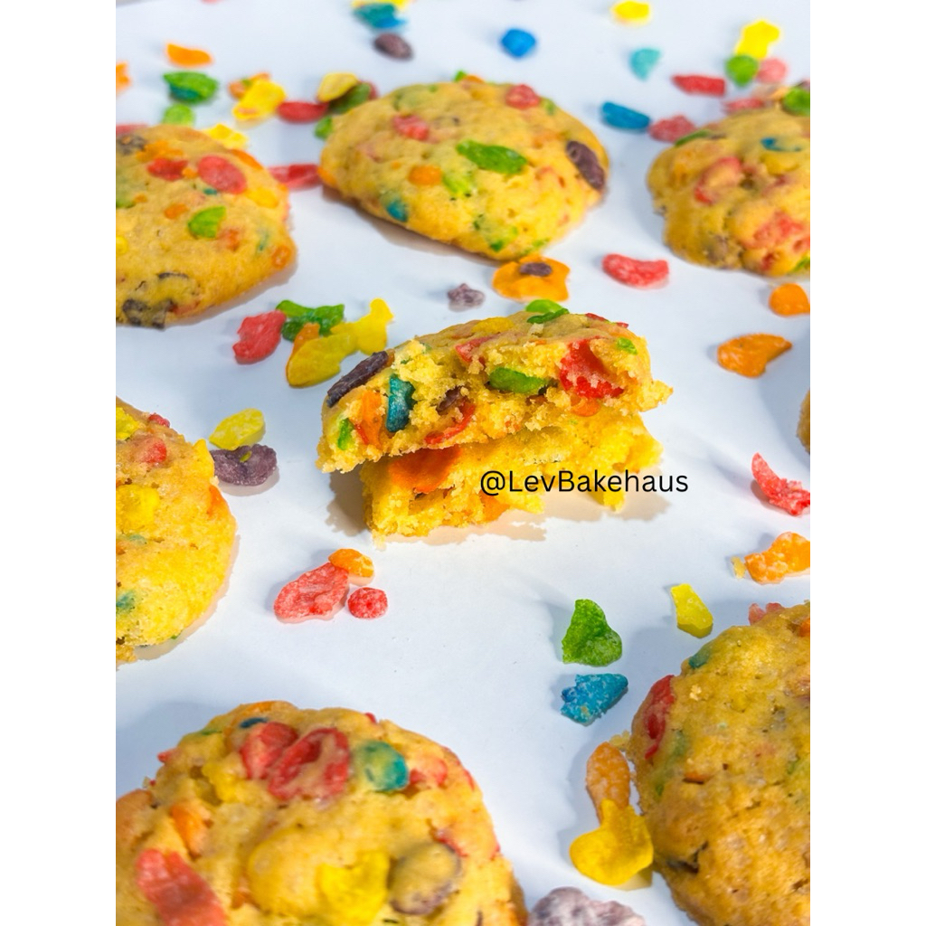 

[ Lev Bakehaus ] Chewy Funfetti Coookies 400 GR / Kue Kering Enak Rasa Buah / Kue Kering Warna Warni