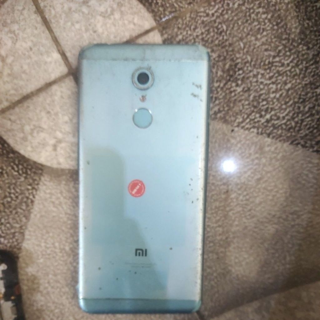 redmi 5 plus ram 3/32 minus lcd mesin oke