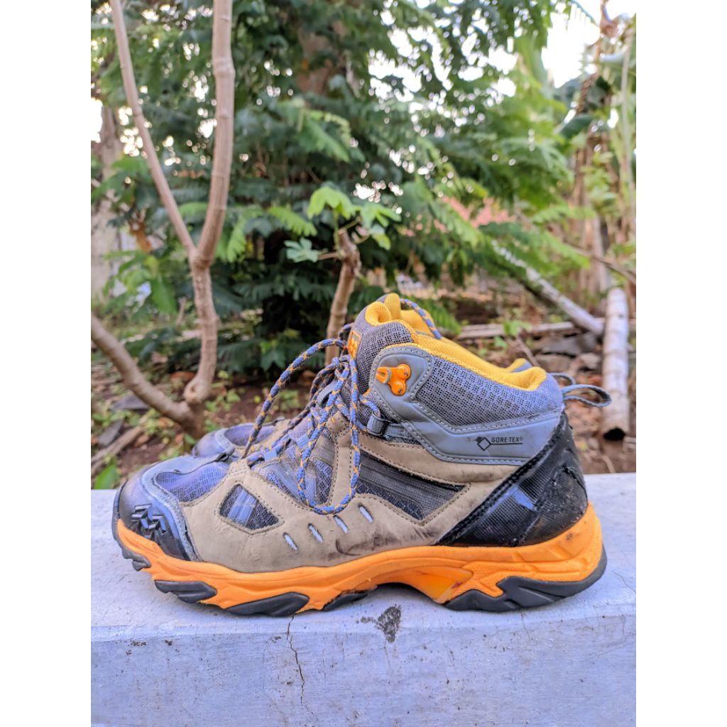 sepatu hiking kolon sport goretex