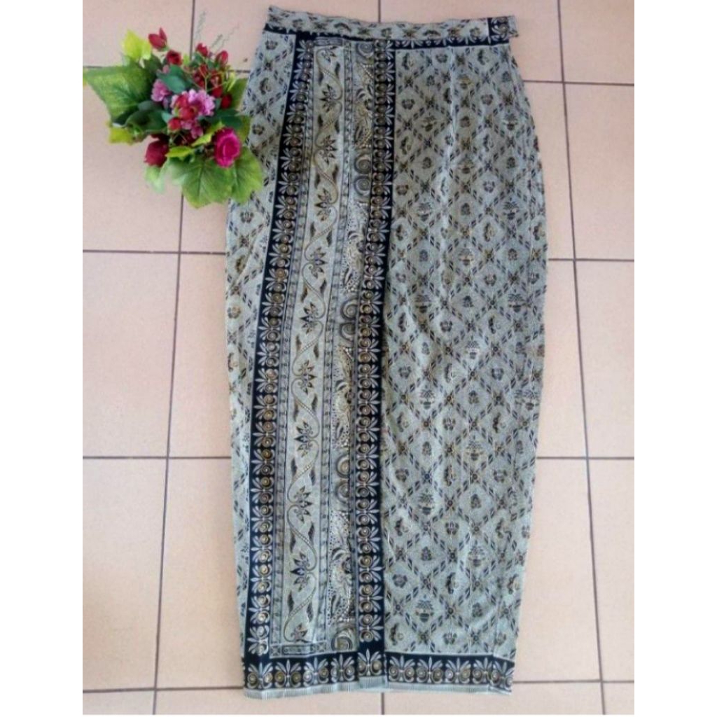 ROK BATIK PRADA BENANG EMAS PRELOVED