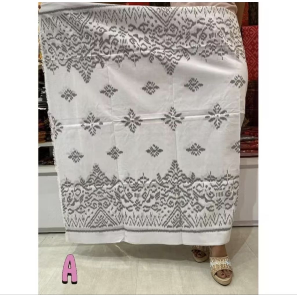 Kamen Endek Csm Bali Putih-Kain Tenun Endek Putih Pemangku-Kain Tenun Endek Csm Bali