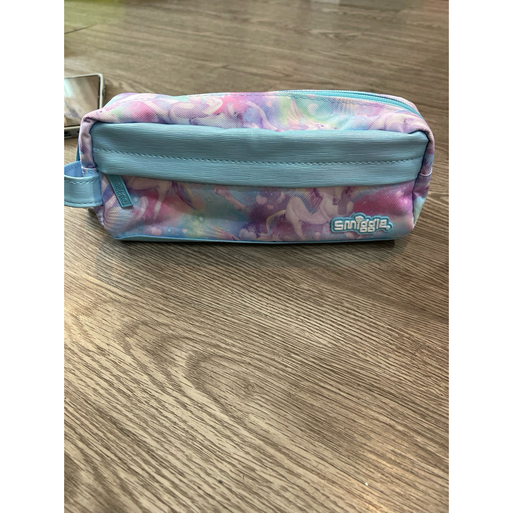 

Tempat pensil Smggl Essential Freestyle